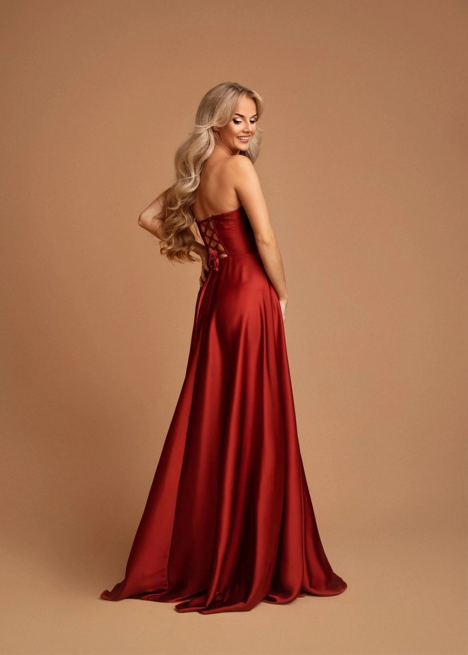 Elegancka  MAXI Sukienka satynowa EMMA - ceglasty