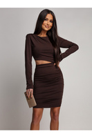 Dopasowana mini Sukienka z długim rękawem Charm czekoladowy