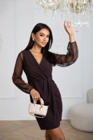 Elegancka kopertowa sukienka mini z siateczkowymi rękawami Emily czekoladowa