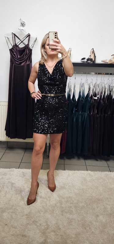 Czarna sukienka mini z cekinami i lejącą górą na grubych ramiączkach Nel