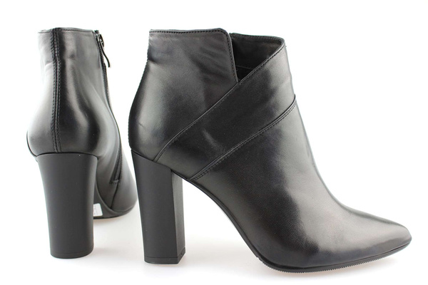 Botki damskie na szpilce Czarne skórzane ocieplane eleganckie