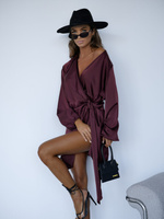 Satynowa sukienka kopertowa Selena czekoladowy