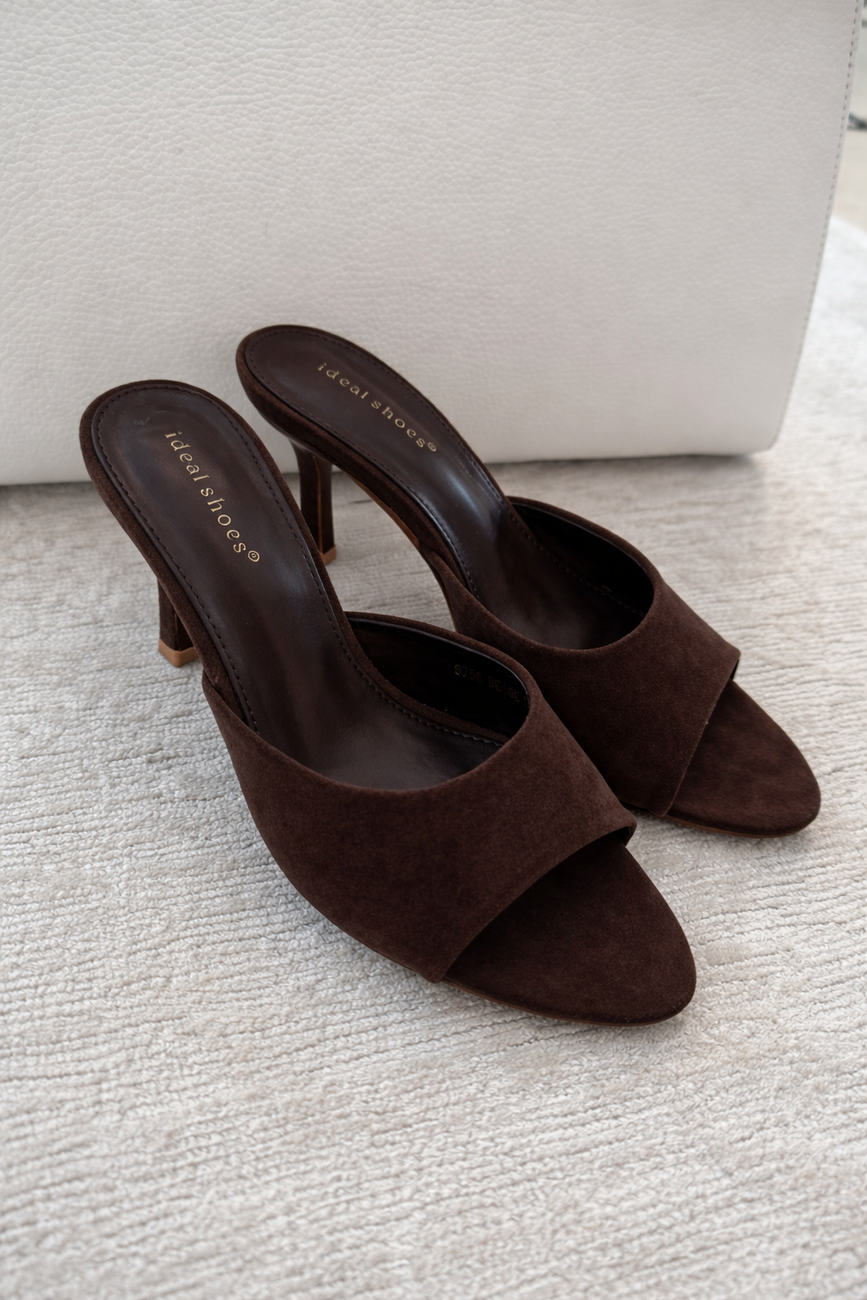 Klapki Camila na obcasie zamszowe czekoladowe