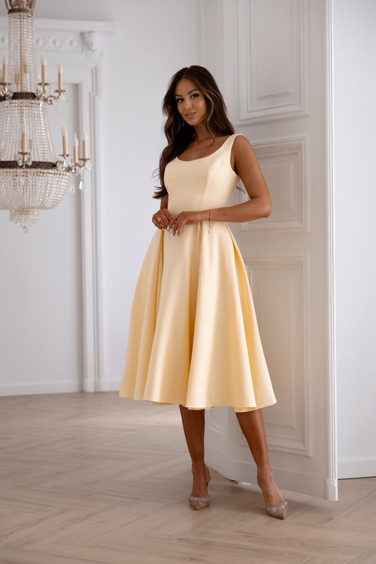 Elegancka  midi Sukienka na ramiączkach Merry żółty