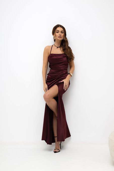 Elegancka dopasowama sukienka maxi Paula satynowa bordowa