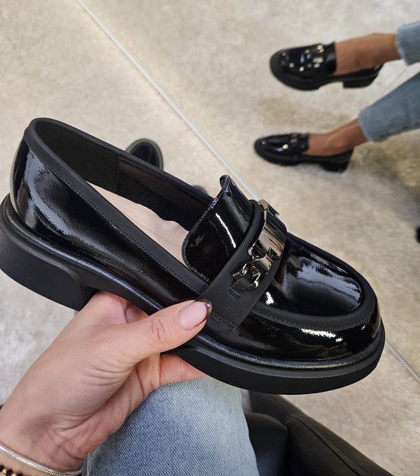 Czarne Mokasyny na Płaskiej Podeszwie Ozdobione Klamrą ze skóry naturalnej